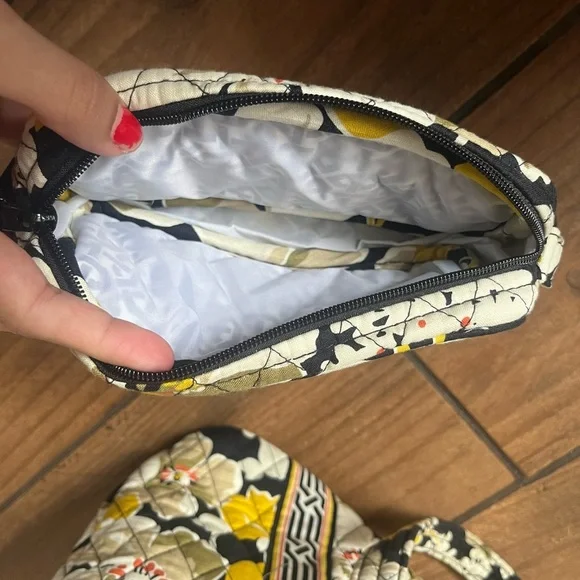 NEW Vera Bradley Dogwood Hand Bag Yellow & Black Floral  Design Quilted Fabric - Picture 3 of 6